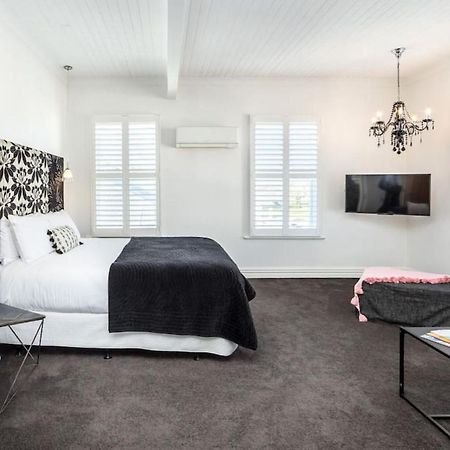 Altitude Studio Apartment Мартинбъро Екстериор снимка