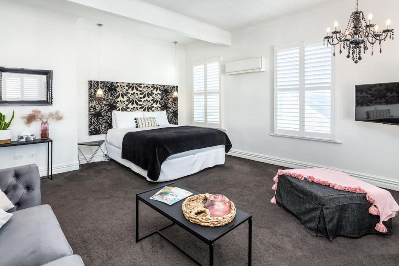 Altitude Studio Apartment Мартинбъро Екстериор снимка